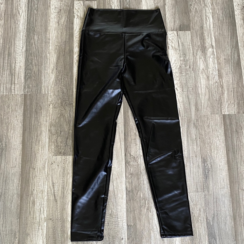 Chic Black Faux Leather Leggings Bin J - Picture 2 of 2